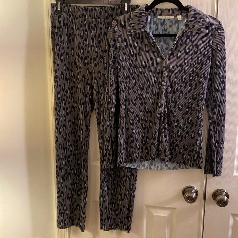 Cyrus Two Piece Leopard Grey Print Flowy Wide Leg Lounge Set